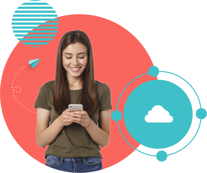 Femme qui utilise une solution 100% cloud