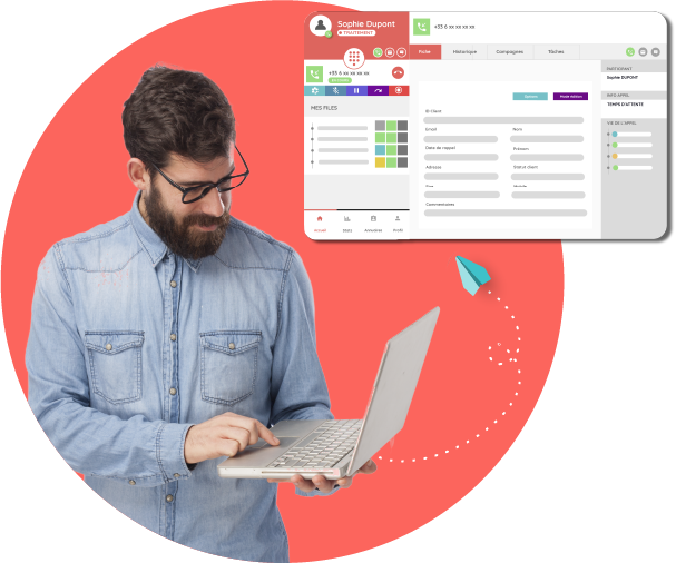 Homme qui utilise notre solution de centre de contact outsourceur